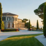 découvrez l'histoire captivante de la villa leopolda, un joyau du luxe à la française, symbole d'élégance et de prestige sur la côte d'azur.