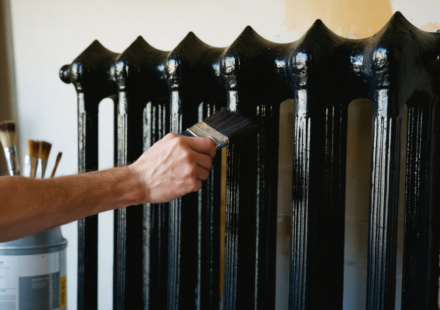 découvrez comment choisir la meilleure peinture pour radiateur en fonte afin d'assurer une résistance optimale à la chaleur et prolonger la durée de vie de vos appareils.